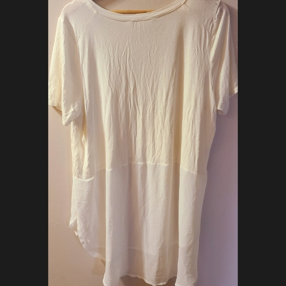 White blouse - Picture 2 of 3